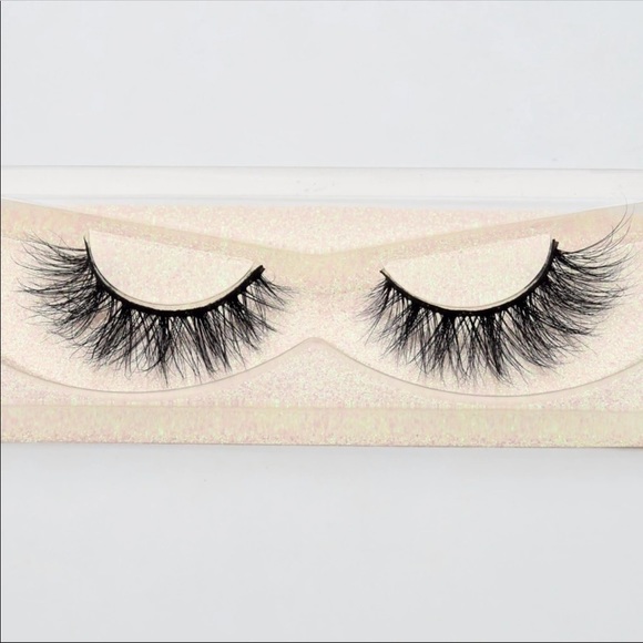 Mink Lashes - Picture 3 of 6